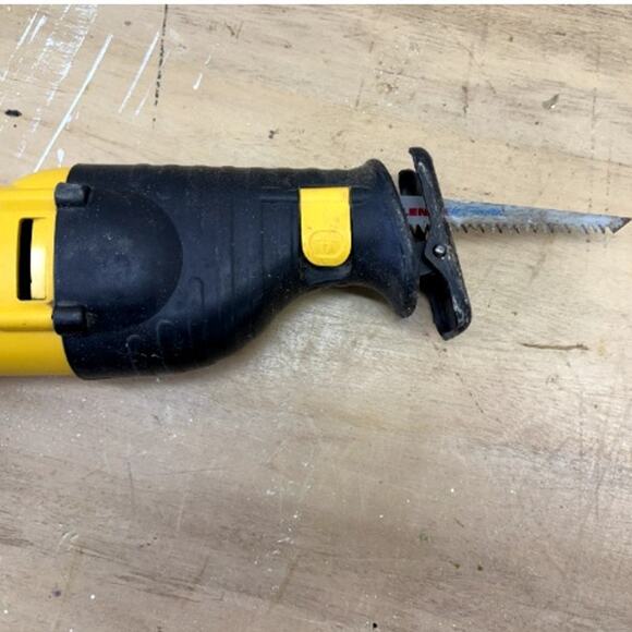 DEWALT DW938 18V Variable Speed Reciprocating Saw (Tool Only, Used) - Picture 3 of 8